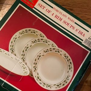 New……..Xmas plates with T cups and bowls